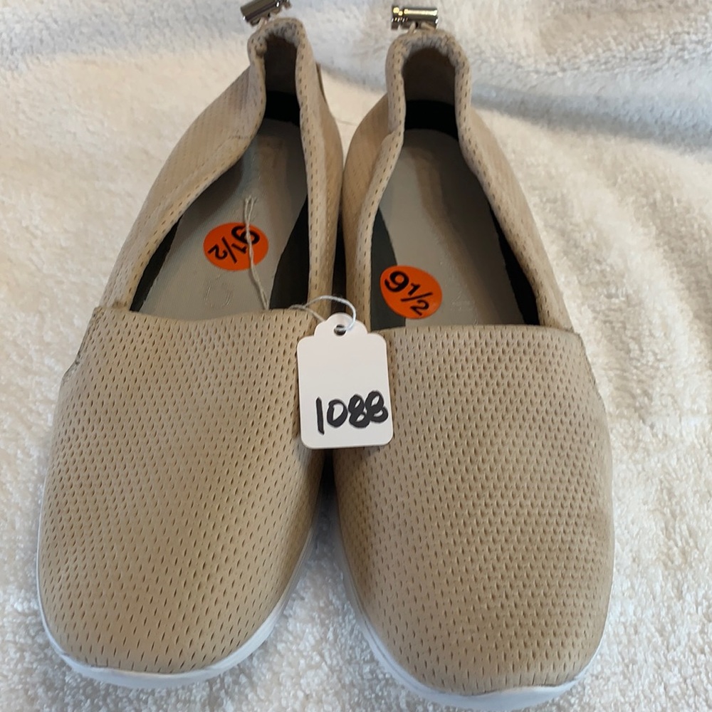 NWT COLE HANN SLIP ON SHOES SIZE 9.5